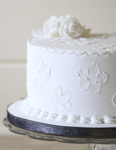 White 1 tier wedding cake