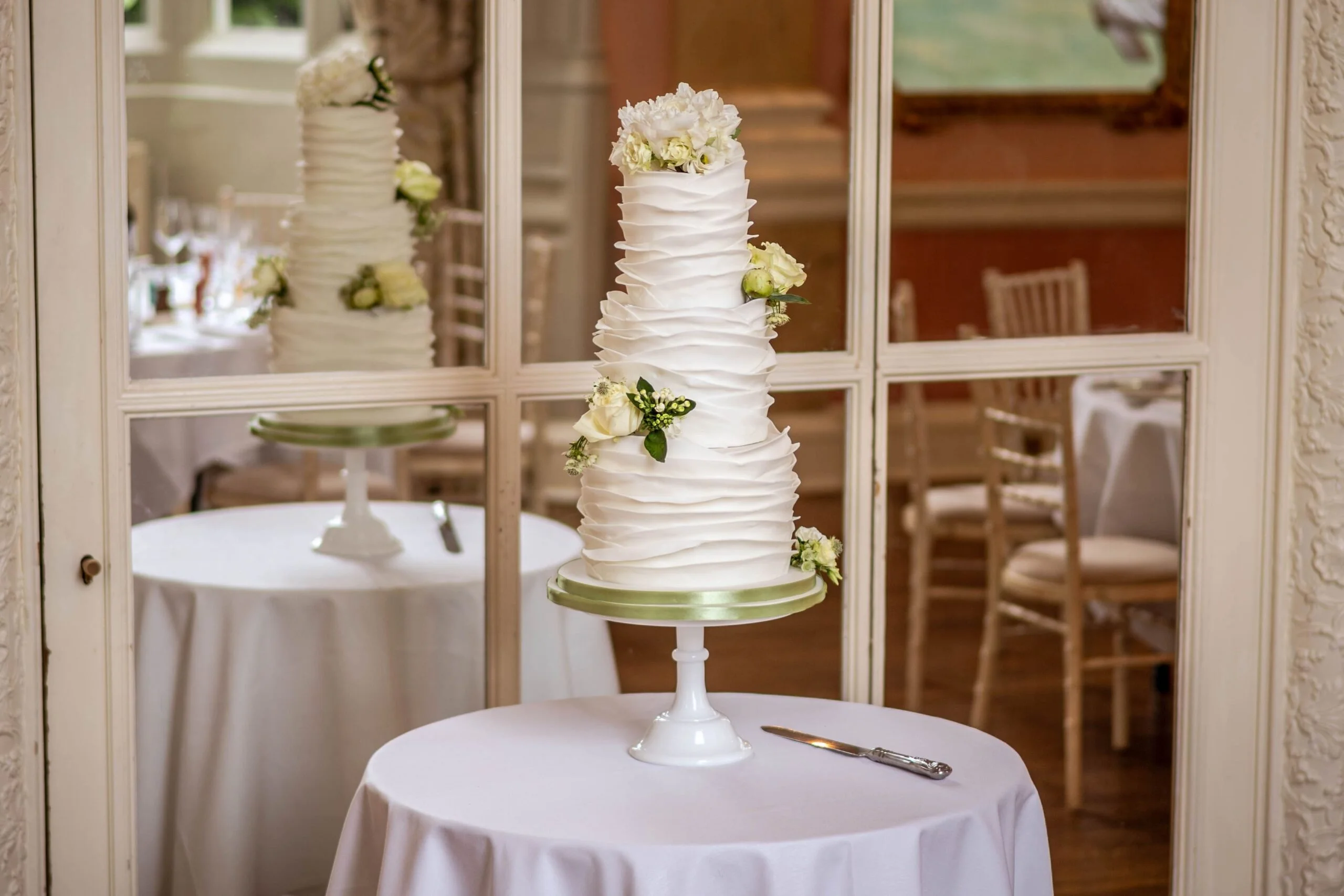 3-tier-wedding-cake-peeled-effect